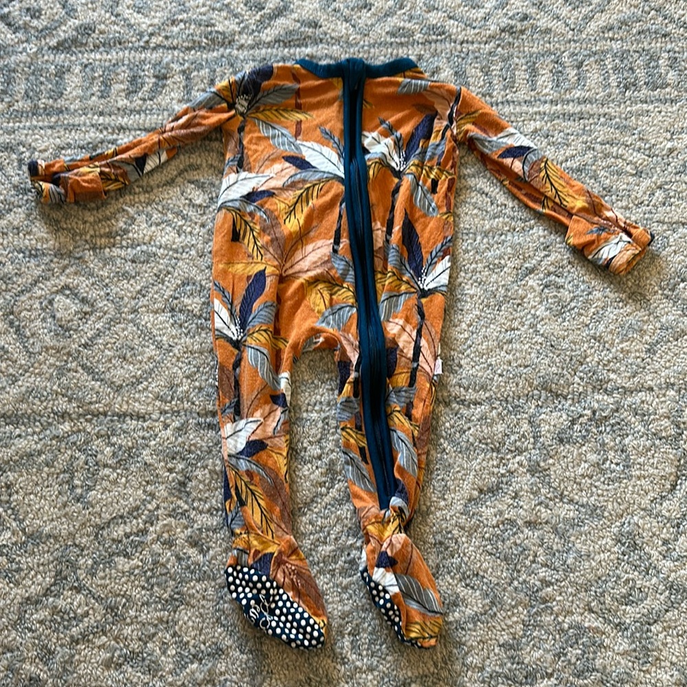 posh peanut Leaf Print footie